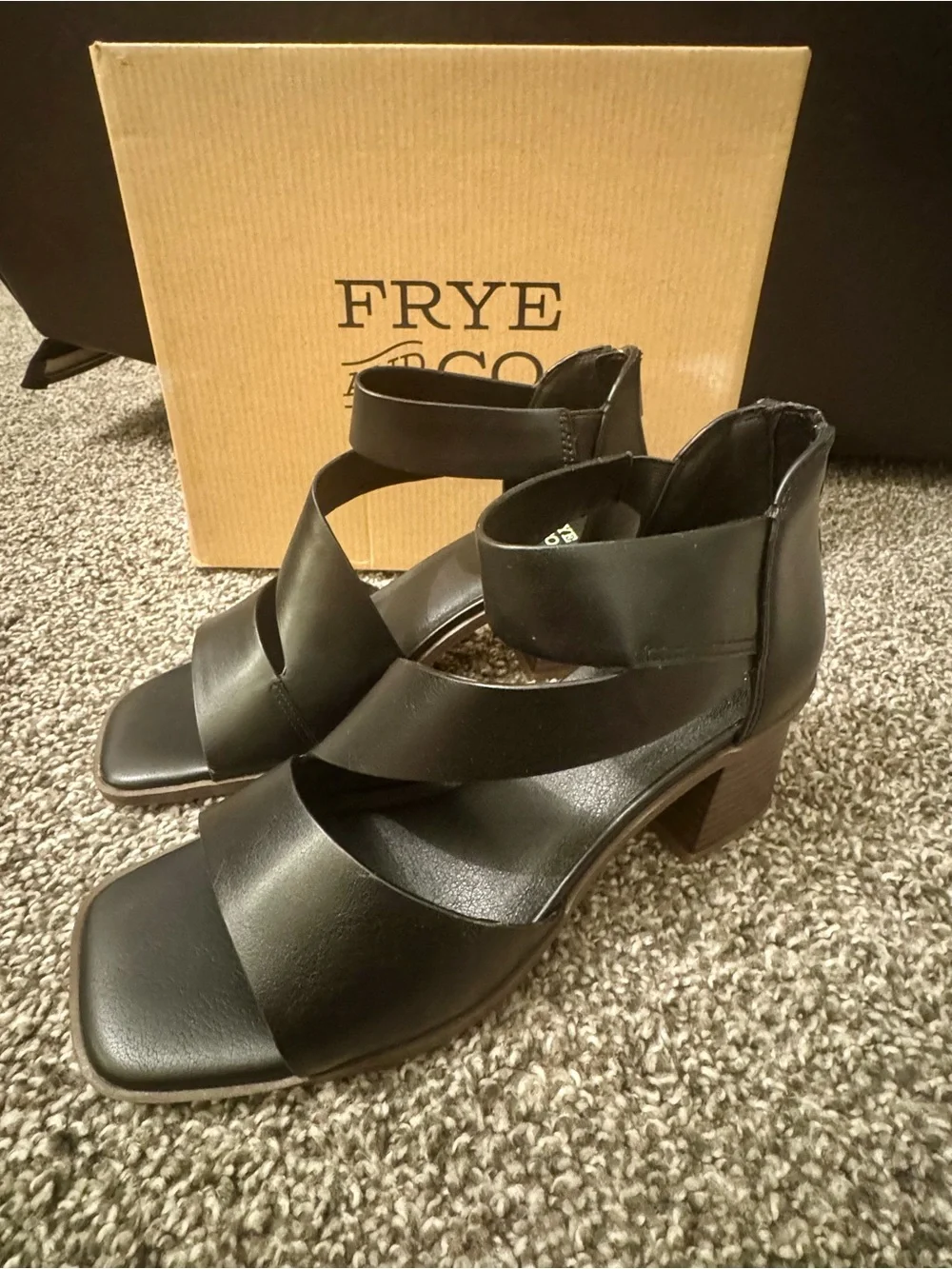 Frye & Co Roxy Black Leather Block Heel Sandals Women’s Size 7 M Zip Back